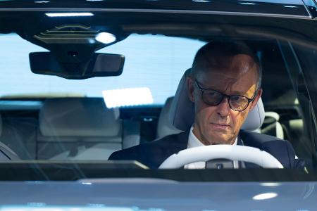 Merz lädt die Branche zum Autogipfel ein. (Archivbild)