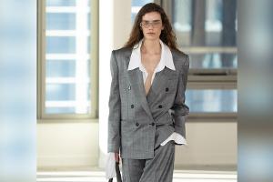 Diese Fashion-Farbkombis ersetzen graue Herbst-Looks