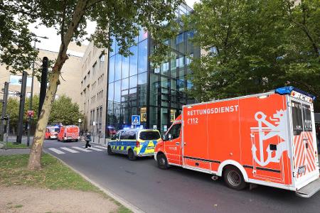 Rettungskräfte brachten den 17-Jährigen lebensgefährlich verletzt ins Krankenhaus.