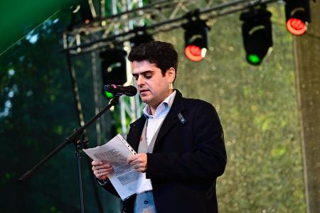 Auch der jüdische Musiker Michael Barenboim wirft der israelischen Regierung einen Genozid vor.