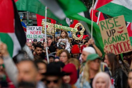 Sehr viele Transparente erhoben den Vorwurf des 