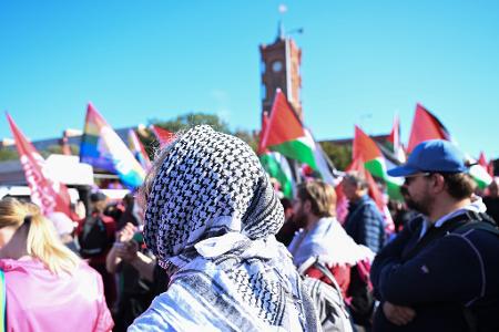 Es waren viele palästinensische Fahnen zu sehen.