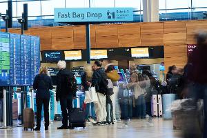 Passagiere am Flughafen BER müssen weiter mit Verzögerungen rechnen.