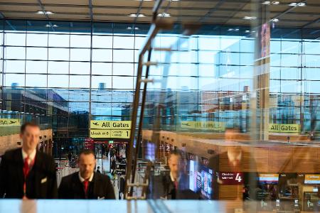 IT-Experten sind weiter am Werk.