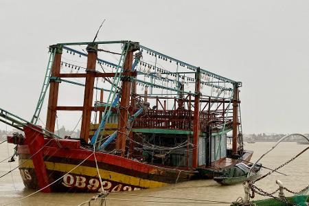 Nach dem Sturm werden auch mehrere Fischer auf dem Meer vermisst.