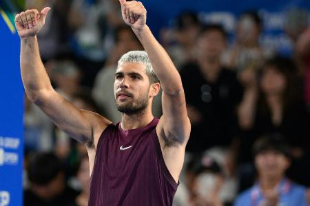 Tennis: Alcaraz zum neunten Mal nacheinander im Finale