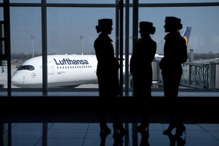 Beim fliegenden Personal will Lufthansa keine Jobs streichen.