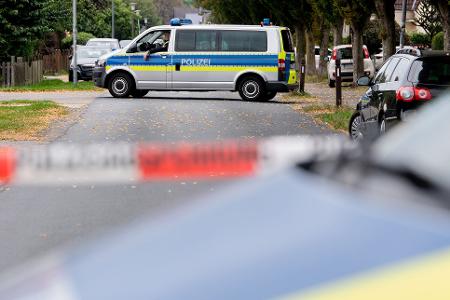 Die Polizei sicherte am Nachmittag in dem Wohnhaus Spuren. 