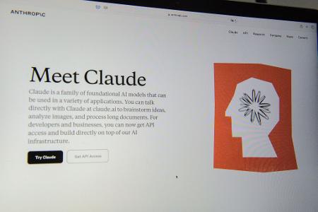 Die neue KI-Software von Anthropic kann 30 Stunden am Stück programmieren. (Archivbild) 