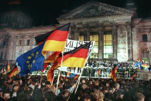 35 Jahre nach der Deutschen Einheit 1990 wirft das Statistische Bundesamt einen Blick auf die Menschen, die in dem Jahr geboren wurden. (Archivbild).