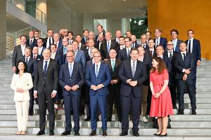 Die Initiative "Made for Germany", hier beim ersten Treffen im Juli im Kanzleramt, will Hunderte Milliarden in Deutschland investieren (Archivbild)