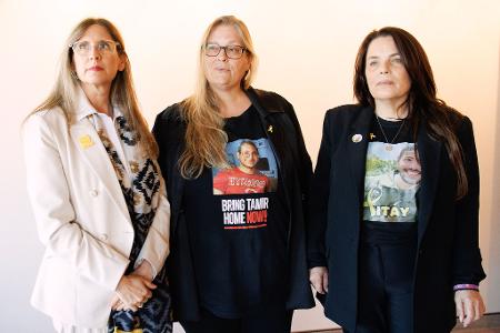 Nach dem Trump-Plan schwanken die Mütter deutscher Hamas-Geiseln zwischen Bangen und Hoffen.