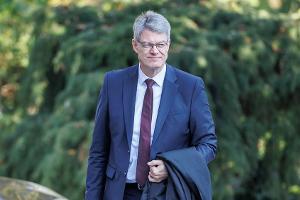 Verkehrsminister Patrick Schnieder nach Kreislaufproblemen in Klinik