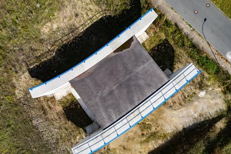 Diese Brücke führt nirgendwohin.