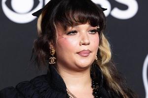 Nach Zusammenbruch: "Messy"-Sängerin Lola Young sagt alle Auftritte ab