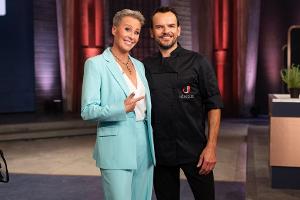 Sonja Zietlow moderiert die neue VOX-Kochshow "Hensslers Dreamteam"