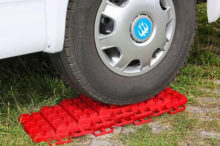 Die Pyramidenform der Valterra-Platten sorgt für eine leichte Auffahrt.