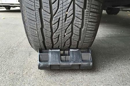 Für 255 Millimeter breite Reifen empfiehlt sich die größere Version des Froli-Rundkeils.