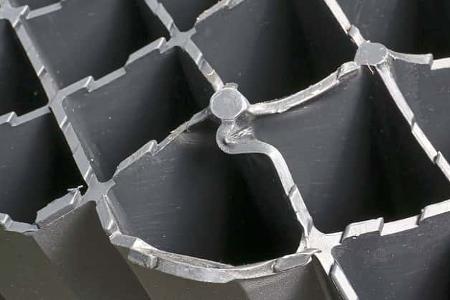 Vor der Auffahrt waren die Zacken des Milenco Quattro kerzengerade.