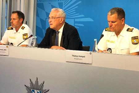 Die Ermittler sehen das Motiv des Täters bisher im familiären Bereich. 