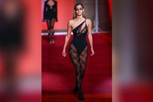 Sexy Auftritt: Mats Hummels' Freundin Nicola Cavanis läuft in Paris