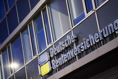 Immer mehr Rentner, immer weniger Beitragszahler: Das Rentensystem ächzt unter hohen Kosten.