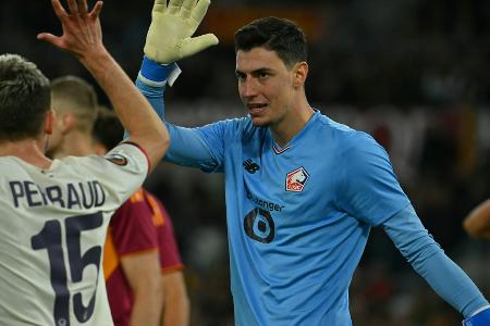 Elfer-Posse in Rom: Özer muss einen Strafstoß dreimal halten