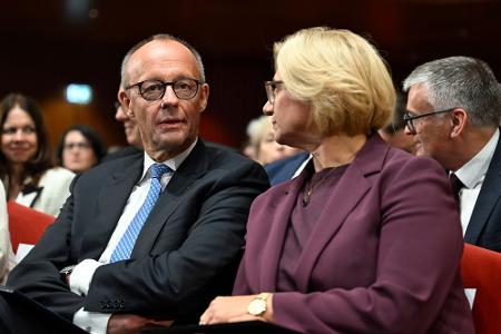 Bundesratspräsidentin Anke Rehlinger, die Ministerpräsidentin des Saarlands, richtet die Einheitsfeier aus.