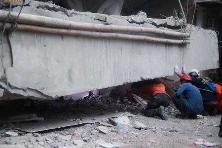 Die Bergungsarbeiten gestalten sich schwierig