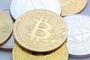 Der Bitcoin ist erstmals über die Marke von 125.000 US-Dollar gestiegen.