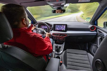 Seat Arona, Cockpit + Fahrer