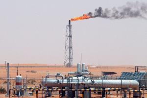 Blick auf ein saudi-arabischen Ölfeld, rund 160 Kilometer von Riad entfernt. (Archivbild)