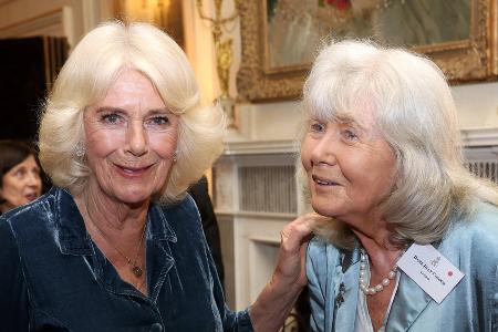 Queen Camilla trauert um Dame Jilly Cooper