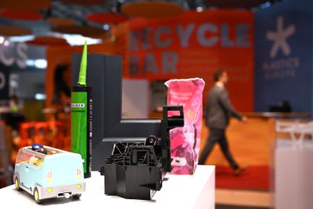 China verkauft viel mehr Maschinen zur Plastikproduktion