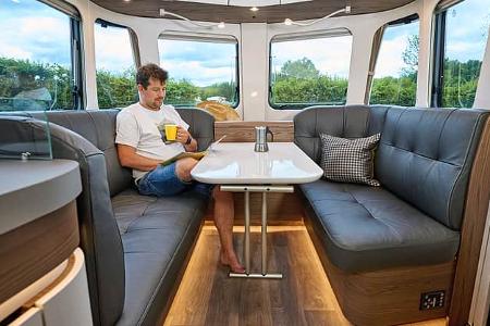 Eriba Touring 820 vs. Airstream 648 International f