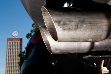 Die Länderchefs von Bayern und Niedersachsen fordern eine Lockerung des ab 2035 geplanten Verbots der Neuzulassung von Autos mit Verbrennungsmotor. (Symbolbild)