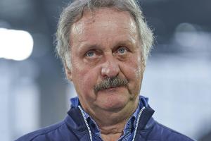 Ziel Aufstieg auf Schalke? Neururer: "Wäre eine Katastrophe"