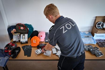 Zollbehörden beschlagnahmten in der EU auch 2024 eine große Menge an gefälschten Produkten.