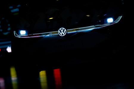 Die E-Auto-Bestellungen ziehen bei VW weiter kräftig an. (Archivbild)