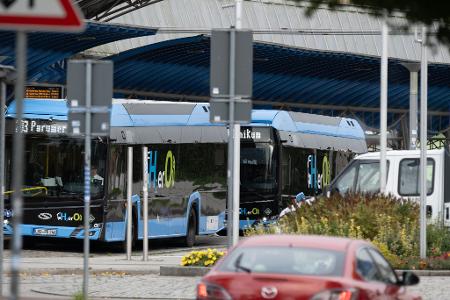 Bei der Suche prüft die Polizei auch Videoaufnahmen aus Bussen.