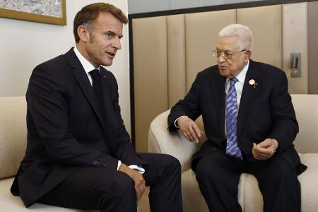 Frankreichs Präsident Emmanuel Macron freute sich über die Teilnahme des Palästinenserpräsidenten Mahmud Abbas am internationalen Gaza-Friedensgipfel.