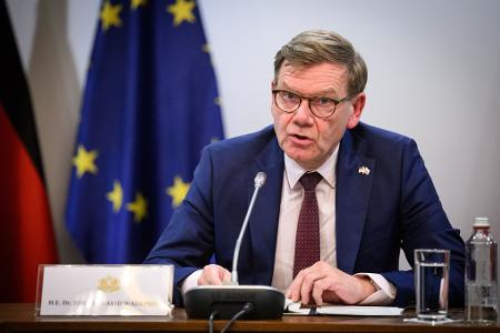 Außenminister Wadephul wünscht sich größeren Druck auf Moskau. 