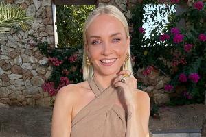 "Temptation Island VIP": So tickt die neue Moderatorin Janin Ullmann