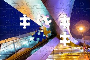 Puzzle: Moderne Fußgängerbrücke in München