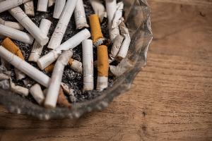 Zigarettenrauchen kann Krebs und andere Krankheiten hervorrufen. (Symbolbild) 