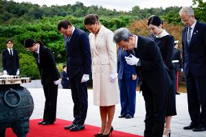Prinzessin Victoria und Prinz Daniel in Südkorea angekommen