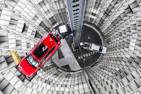 Kaum eine Stadt ist so abhängig vom Auto wie Wolfsburg. (Archivbild)