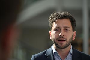 Grünen-Chef Felix Banaszak übte heftige Kritik. (Archivfoto)