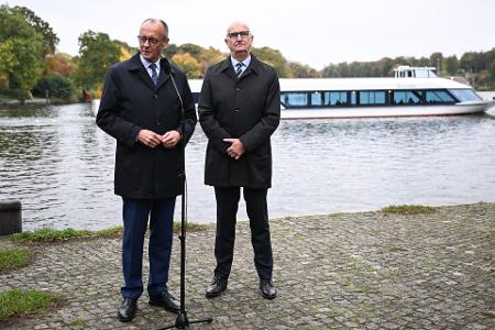 Merz war zu Gast in Brandenburg - eine seiner Äußerungen dort sorgt für massive Kritik. 