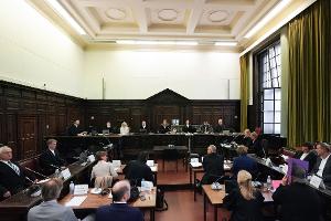 Das Verfahren dreier Angeklagter im Block-Prozess wird nicht abgetrennt. (Archiv)